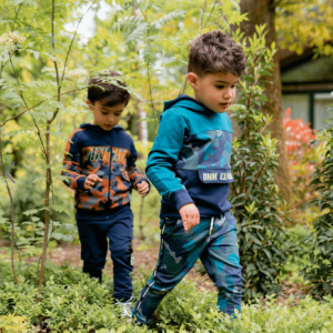 Jongens capuchonsweater met colourblock